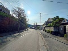 前面道路も歩道があります。