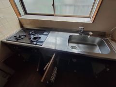 DKの床は痩せているようで、歩くと抜けそうな感じで補修が必要です。