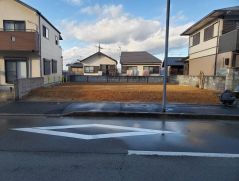 土地約65坪。お好きなハウスメーカーで建築出来ます。