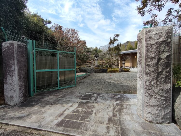 【贅の極み】田舎にポツンと建つ一軒家は見渡す限り日本庭園が広がる超高級別荘でした（京都府福知山市）